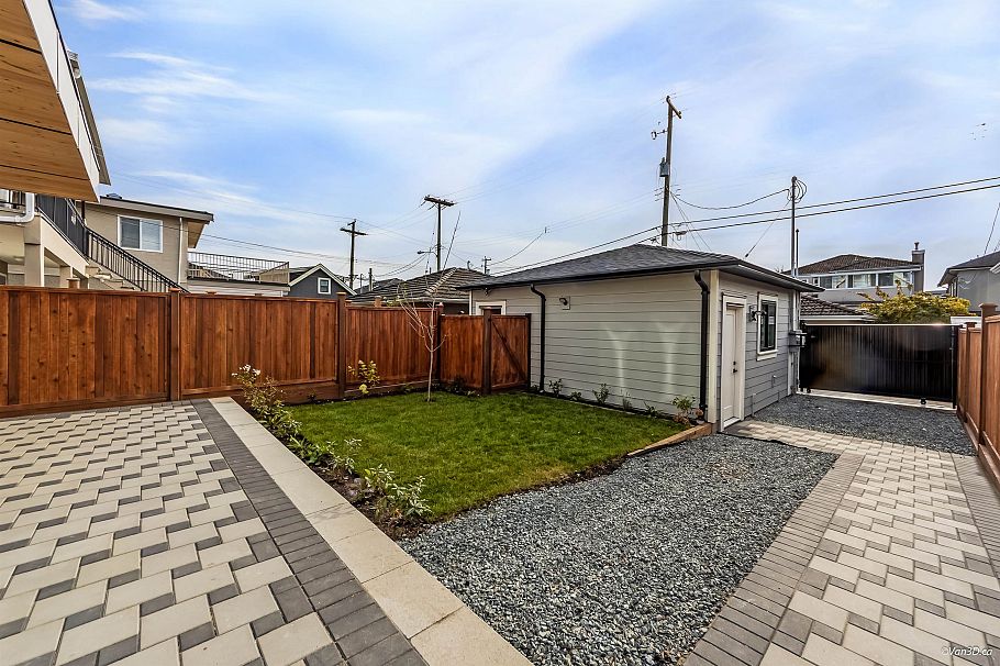 2 150 E 51st Avenue Vancouver, BC - 25