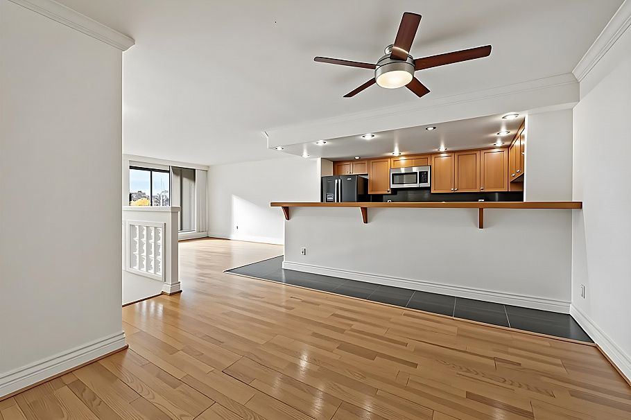 205 1600 Howe Street Vancouver, BC - 4