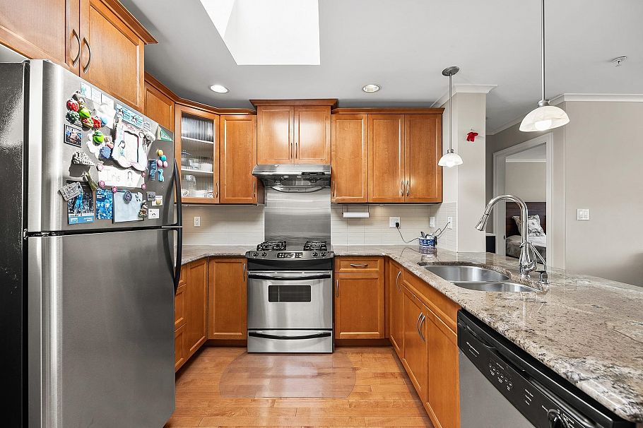 406 2103 W 45th Avenue Vancouver, BC - 4