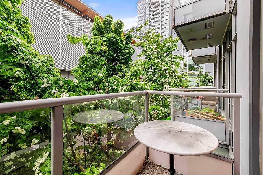 226 108 E 1st Avenue Vancouver, BC - 5