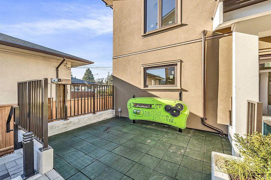 1010 W 52nd Avenue Vancouver, BC - 18