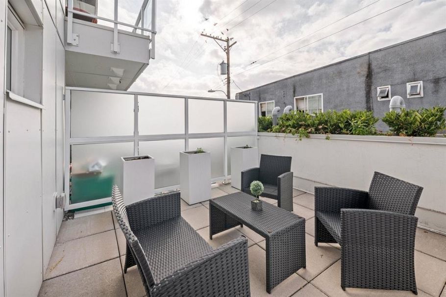 2512 Fraser Street Vancouver, BC - 4