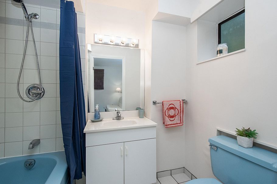 3875 Regent Avenue North Vancouver, BC - 20