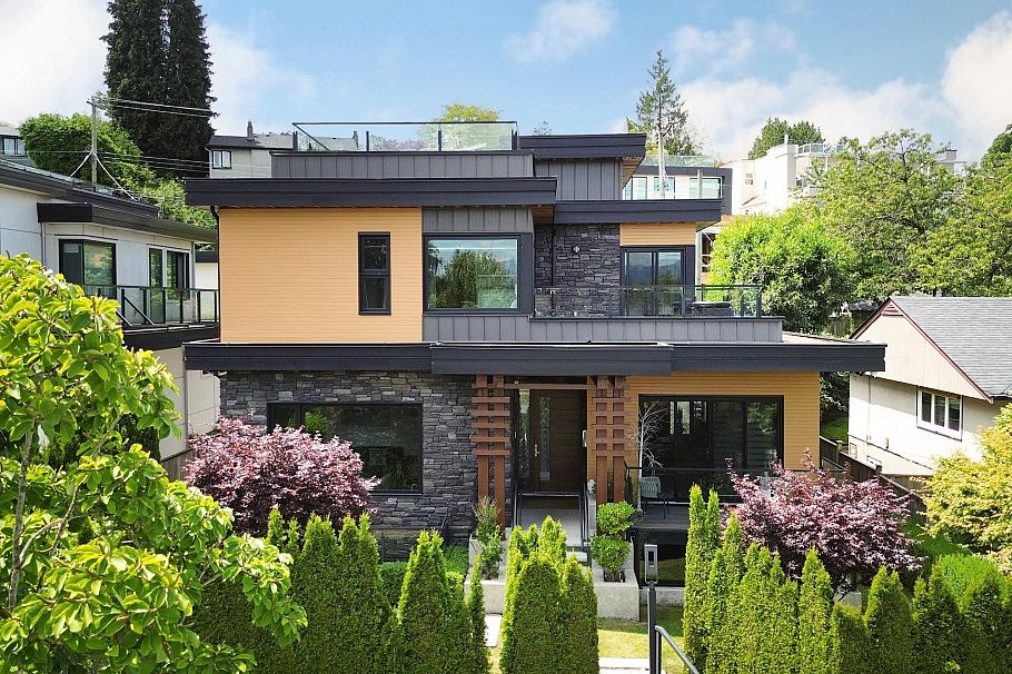 3521 Puget Drive Vancouver, BC - 1