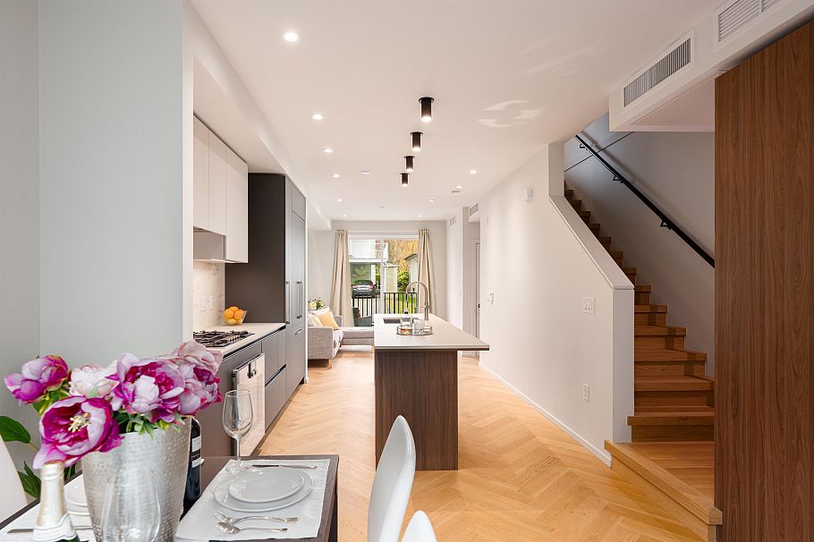 173 805 W 49th Avenue Vancouver, BC - 16