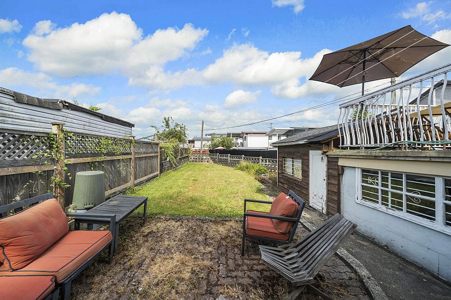 4561 Manor Street Vancouver, BC - 26