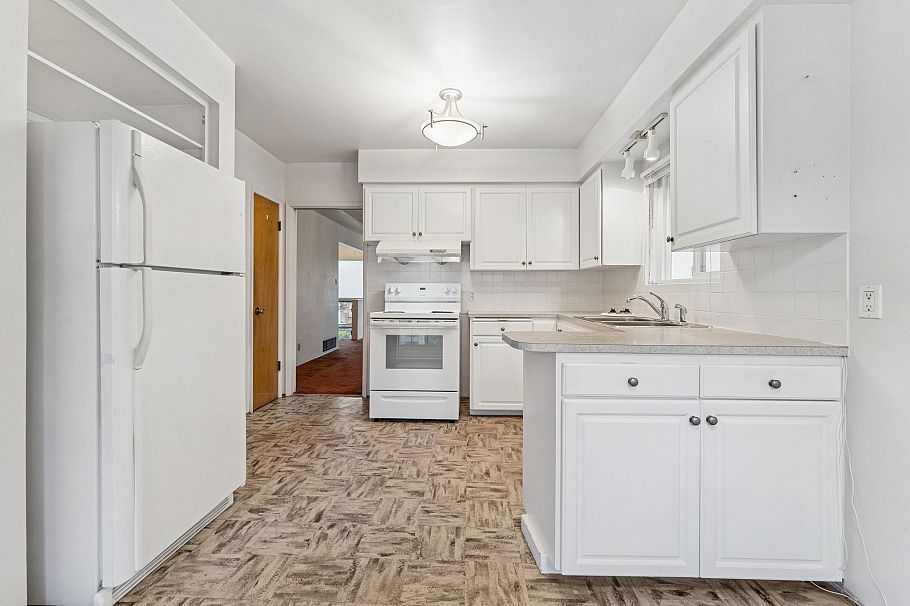 1521 E 64th Avenue Vancouver, BC - 8