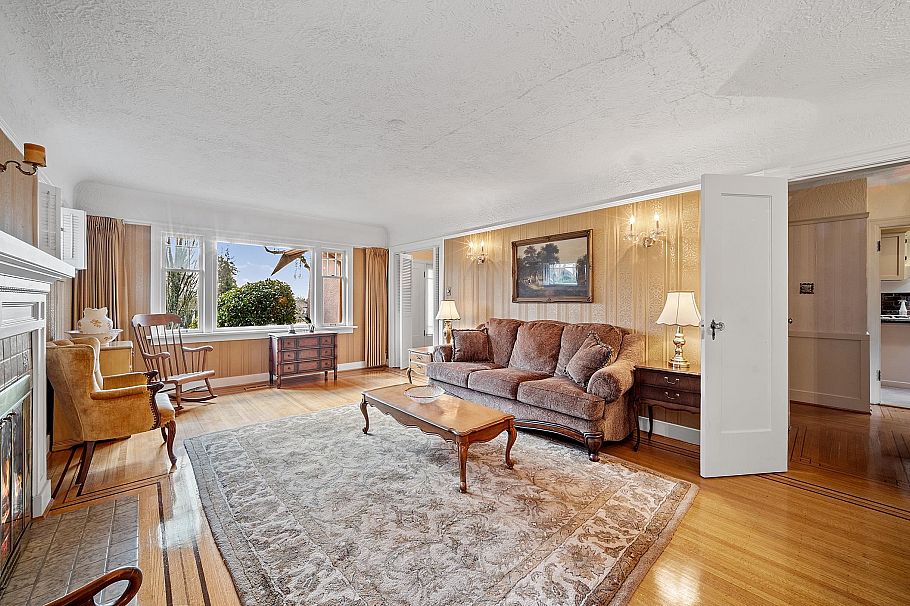 3537 W 31st Avenue Vancouver, BC - 4