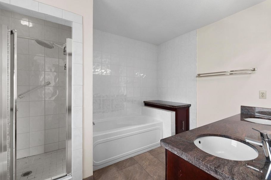 2676 W 33rd Avenue Vancouver, BC - 24