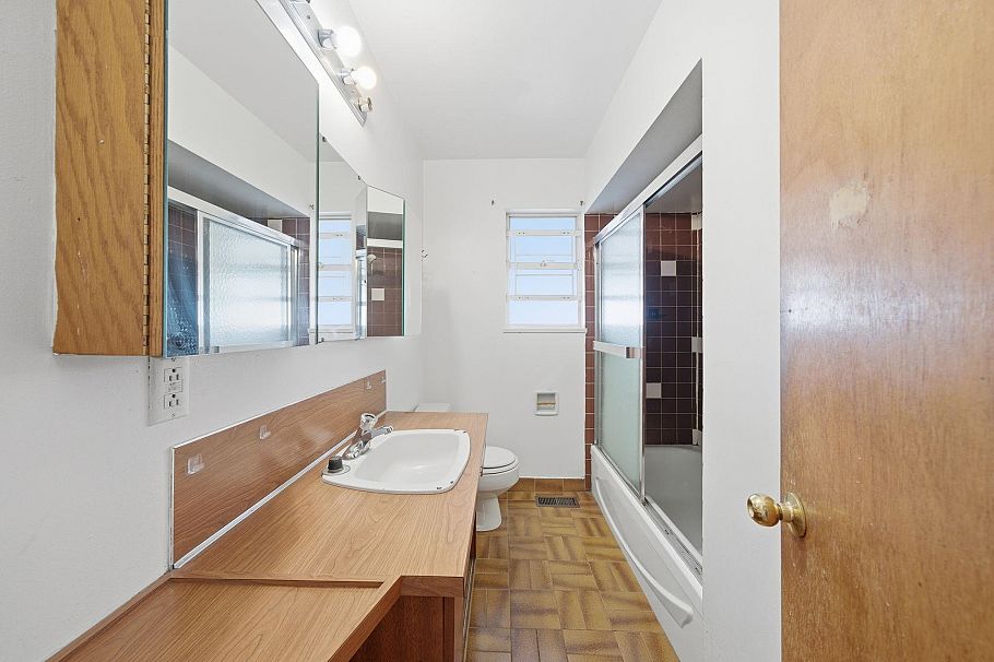 4561 Manor Street Vancouver, BC - 17