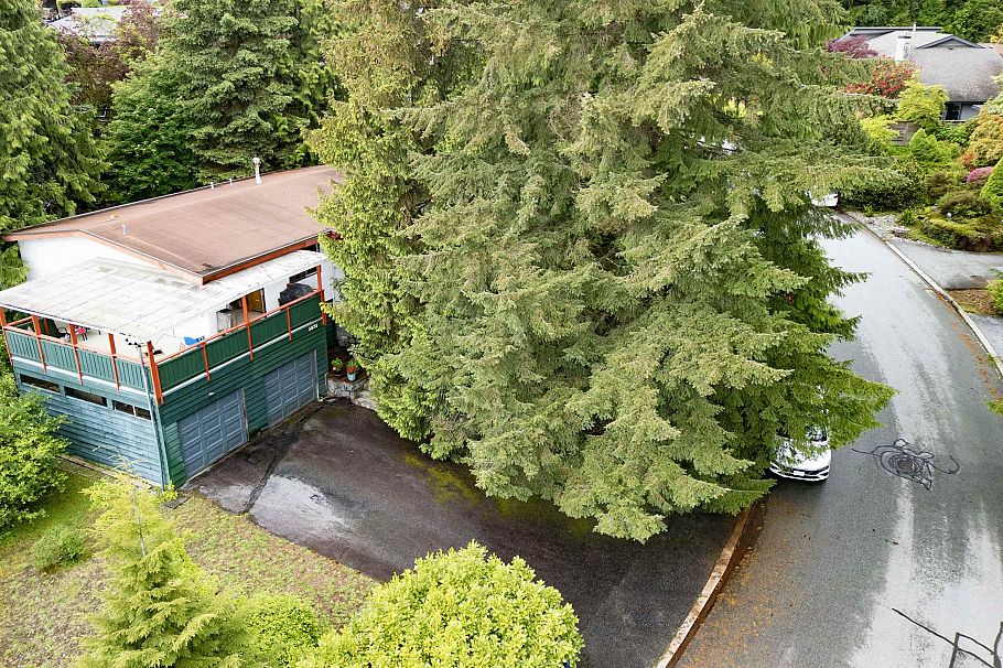 3875 Regent Avenue North Vancouver, BC - 30