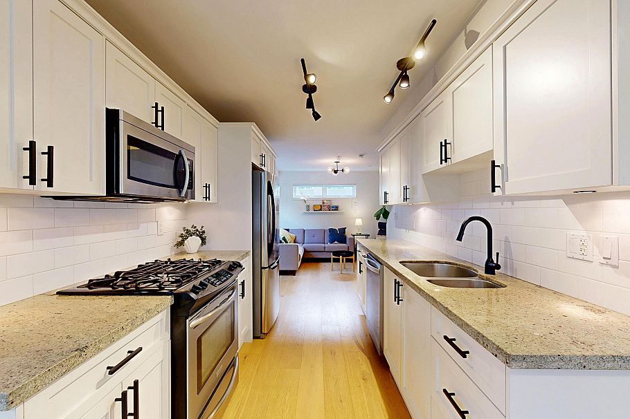 101 1672 E Pender Street Vancouver, BC - 10