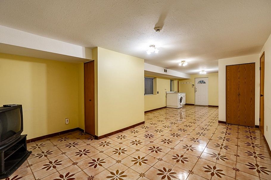 1174 Kelowna Street Vancouver, BC - 24