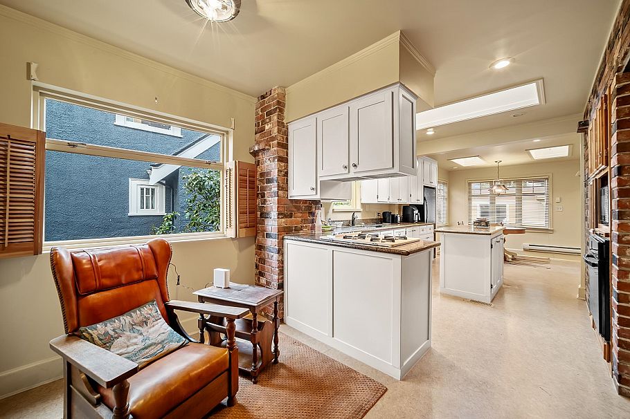 3537 W 31st Avenue Vancouver, BC - 10