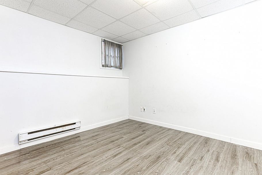 4557 W 14th Avenue Vancouver, BC - 25