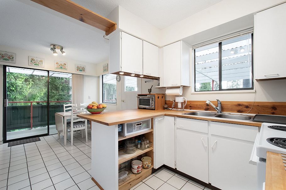 3875 Regent Avenue North Vancouver, BC - 9