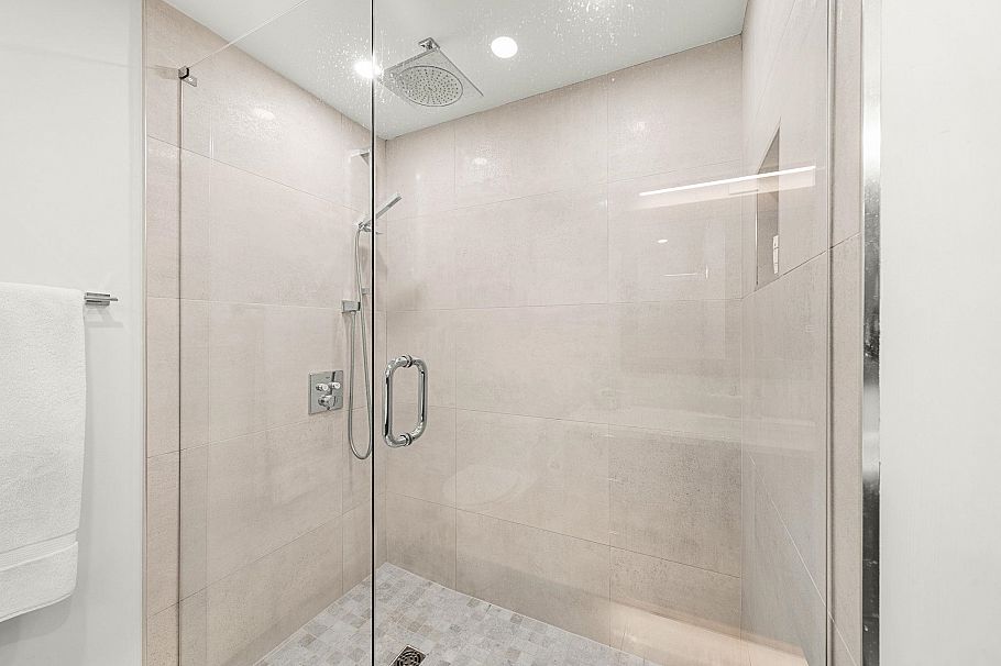 1501 193 Aquarius Mews Vancouver, BC - 16