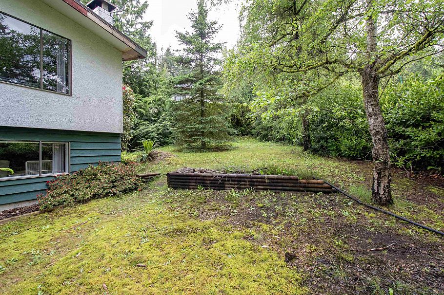 3875 Regent Avenue North Vancouver, BC - 25