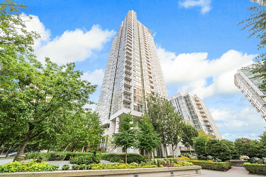 1501 193 Aquarius Mews Vancouver, BC - 1