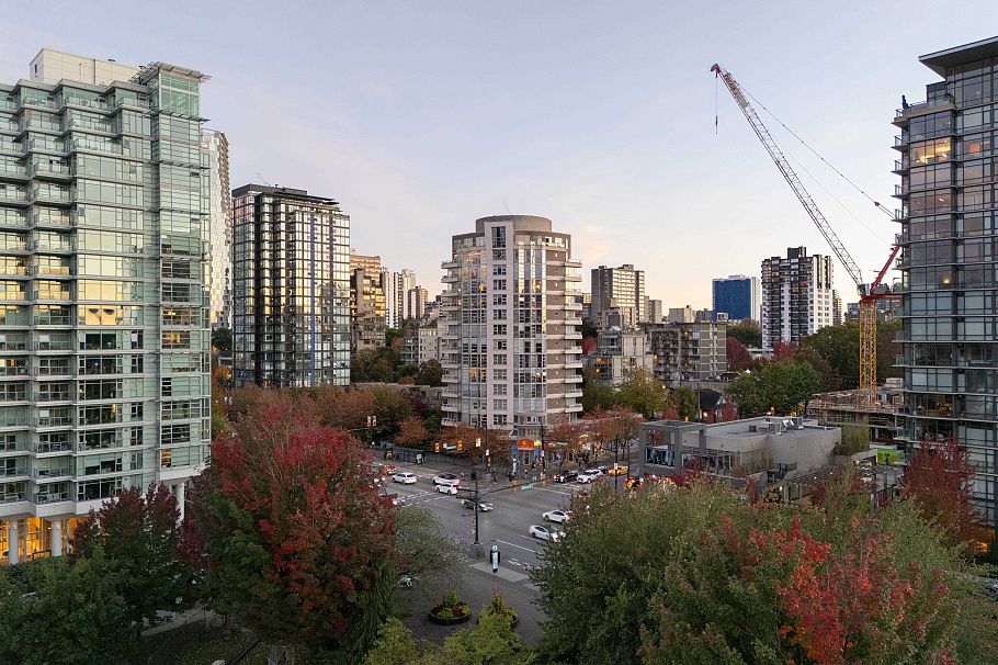 201 1788 W Georgia Street Vancouver, BC - 32