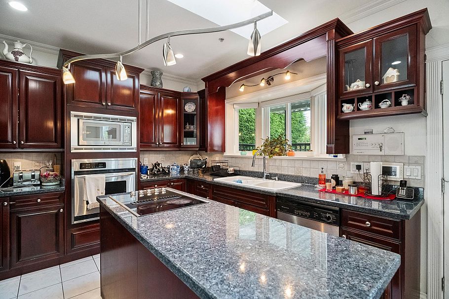 339 E 63rd Avenue Vancouver, BC - 14