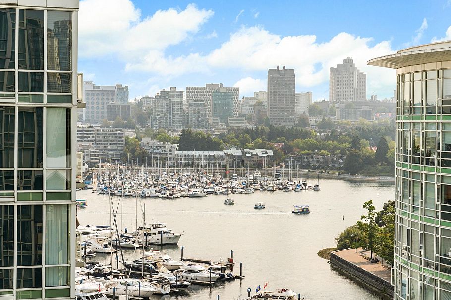 1501 193 Aquarius Mews Vancouver, BC - 22