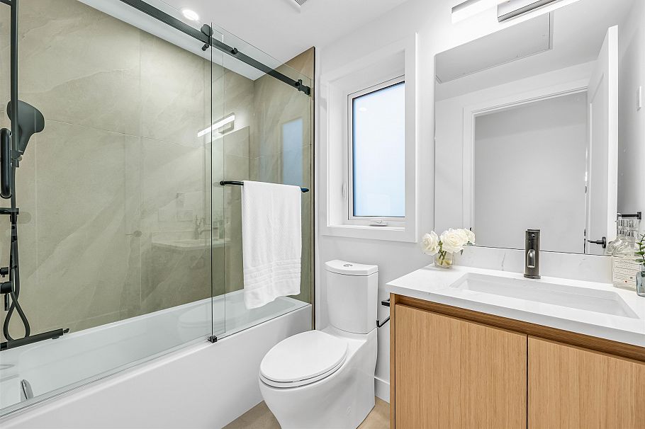 1012 W 52nd Avenue Vancouver, BC - 9