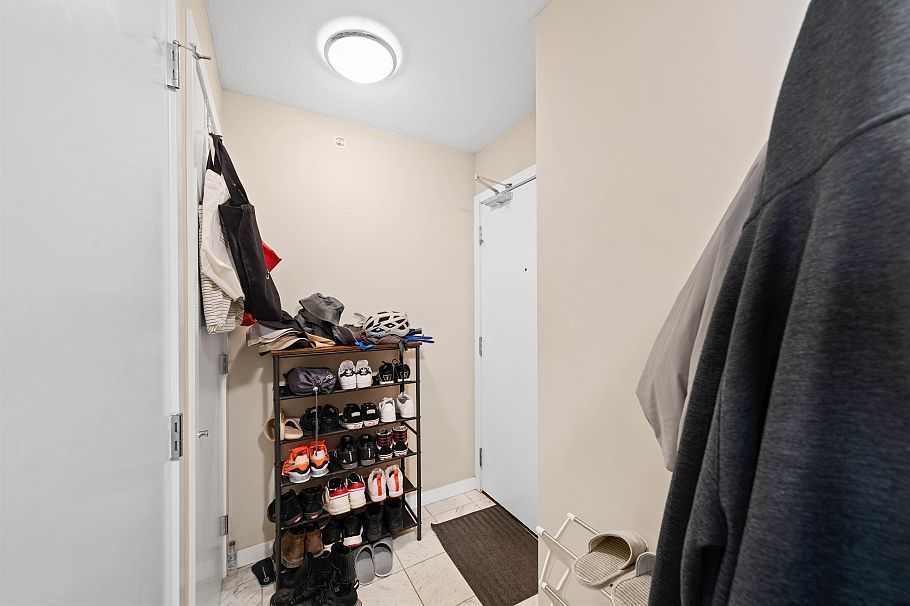 1908 833 Seymour Street Vancouver, BC - 2