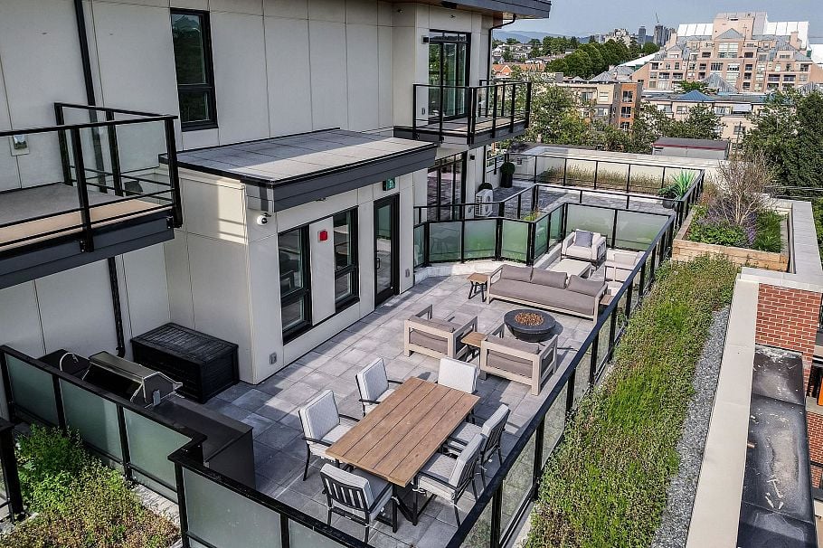 310 2550 Garden Drive Vancouver, BC - 23