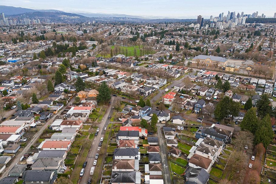 2496 Brock Street Vancouver, BC - 24