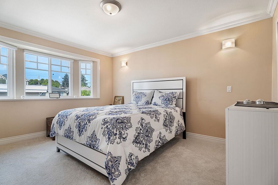 339 E 63rd Avenue Vancouver, BC - 30