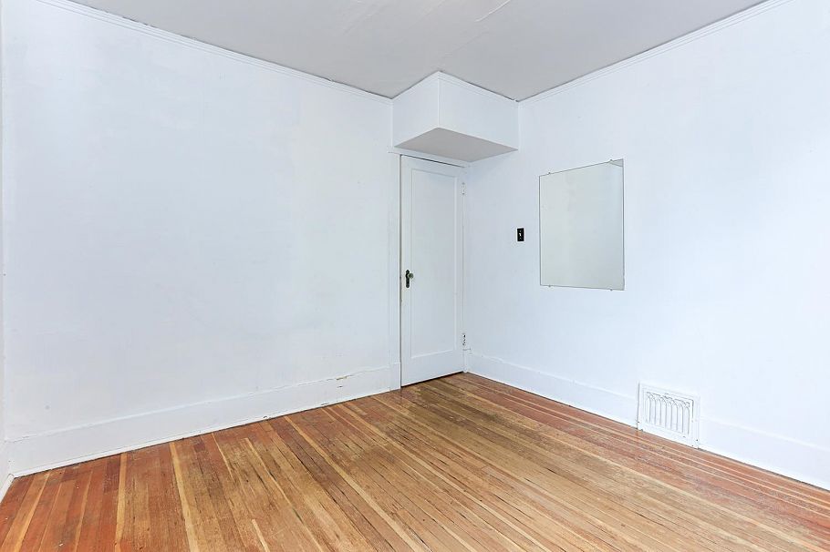 4557 W 14th Avenue Vancouver, BC - 12