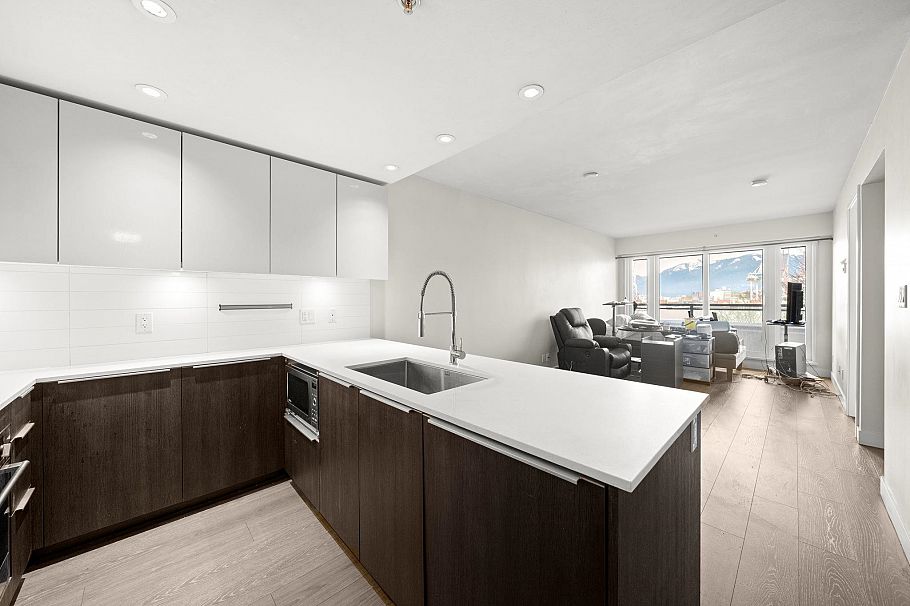 419 1588 E Hastings Street Vancouver, BC - 2