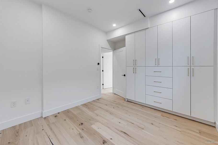 2 150 E 51st Avenue Vancouver, BC - 13