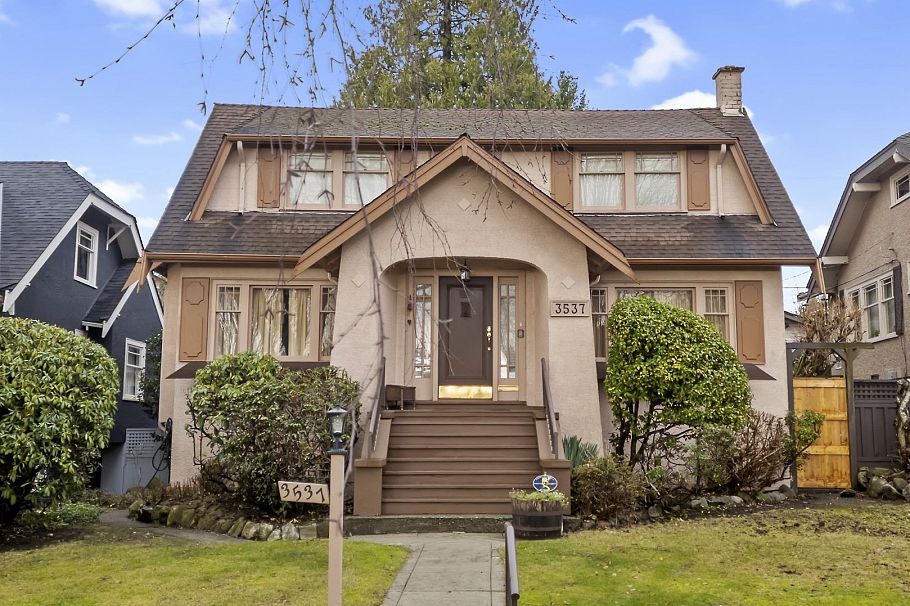 3537 W 31st Avenue Vancouver, BC - 1