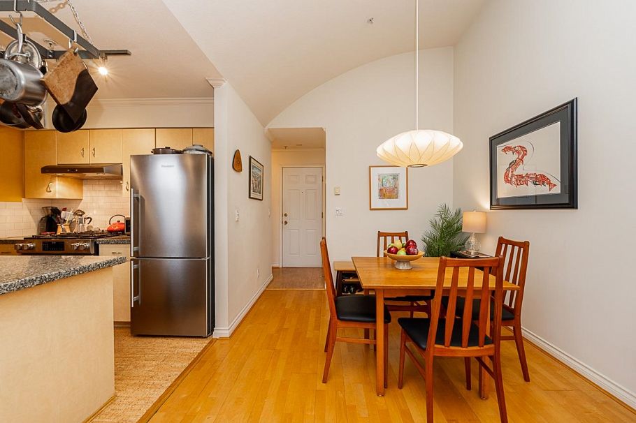 403 1617 Grant Street Vancouver, BC - 6