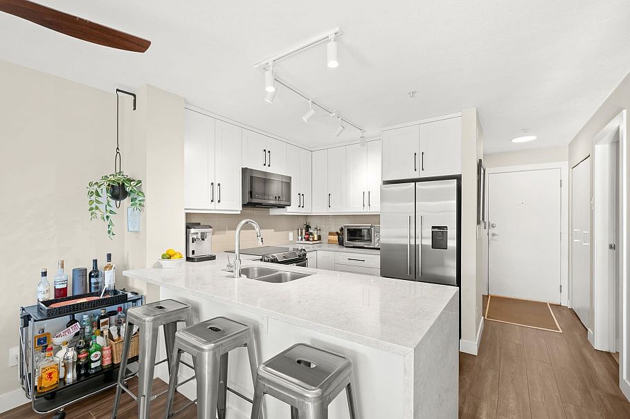 410 124 W 3rd Street North Vancouver, BC - 3