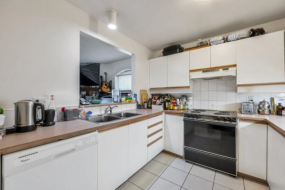 202 525 Wheelhouse Square Vancouver, BC - 18