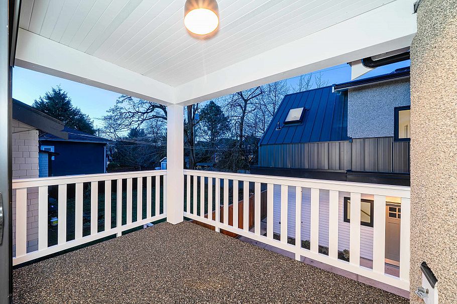 2735 W 8th Avenue Vancouver, BC - 13