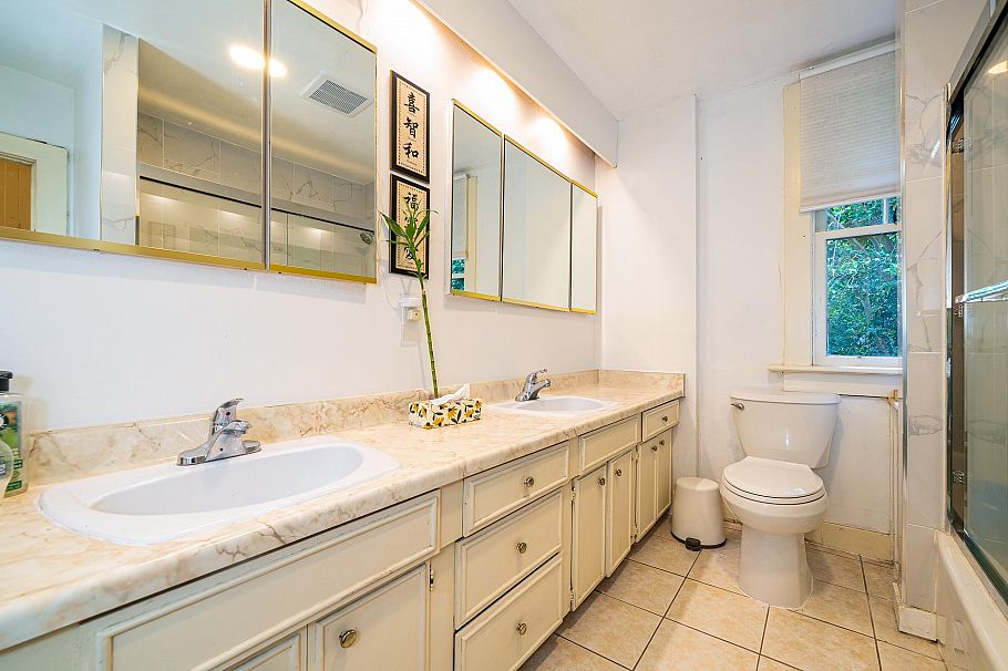 1989 W King Edward Avenue Vancouver, BC - 11