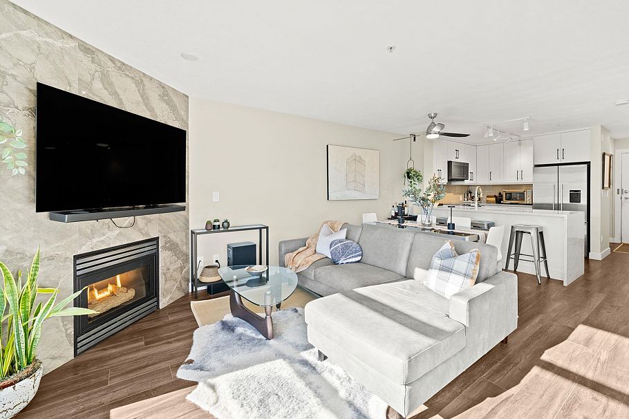 410 124 W 3rd Street North Vancouver, BC - 10