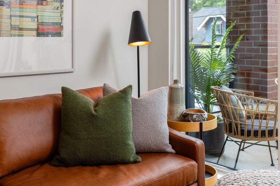 310 2550 Garden Drive Vancouver, BC - 2