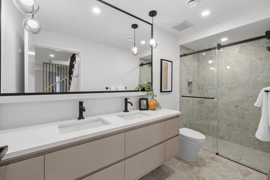 2436 W 49th Avenue Vancouver, BC - 17