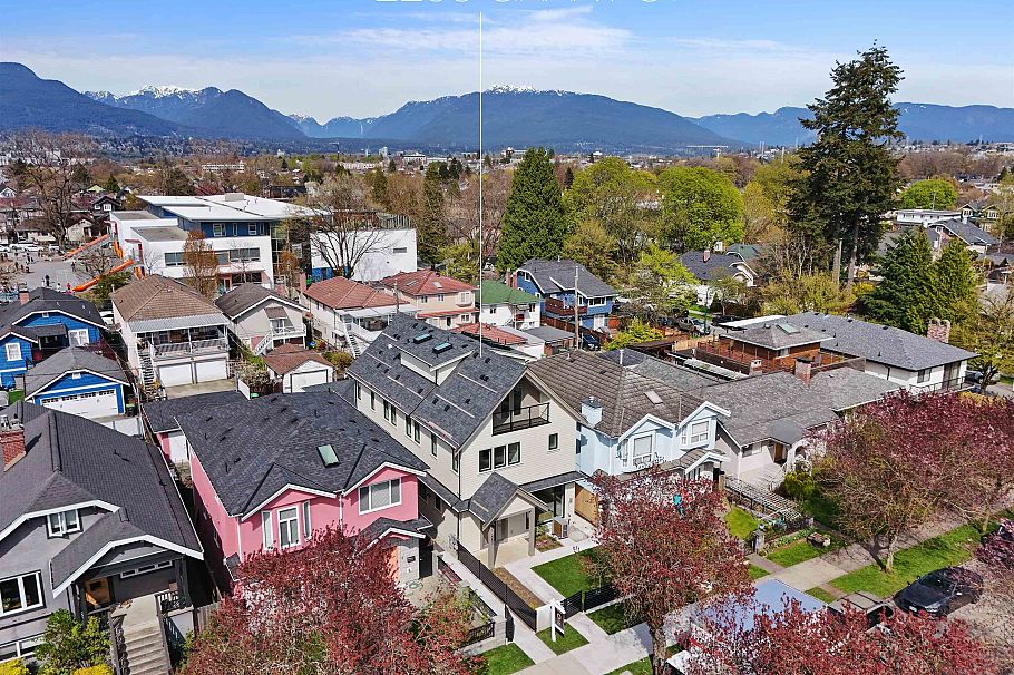 2 2253 Grant Street Vancouver, BC - 35