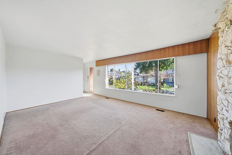 4561 Manor Street Vancouver, BC - 9