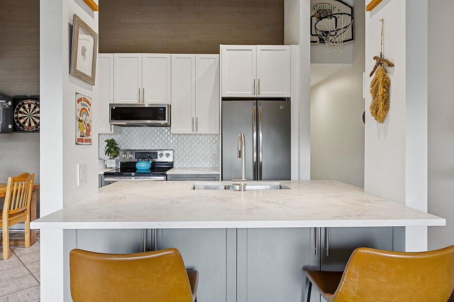 302 146 E 18th Street North Vancouver, BC - 8