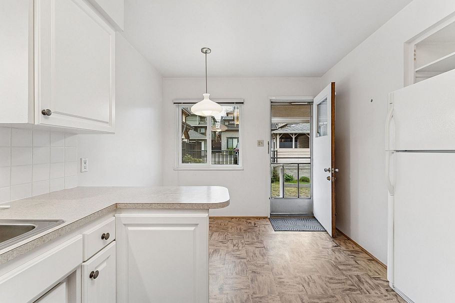 1521 E 64th Avenue Vancouver, BC - 11