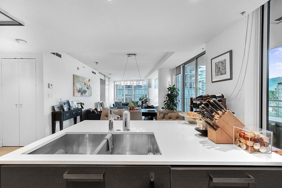 1201 1499 W Pender Street Vancouver, BC - 16