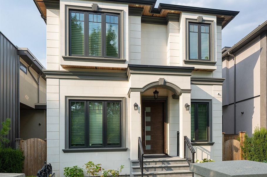 4043 W 11th Avenue Vancouver, BC - 1