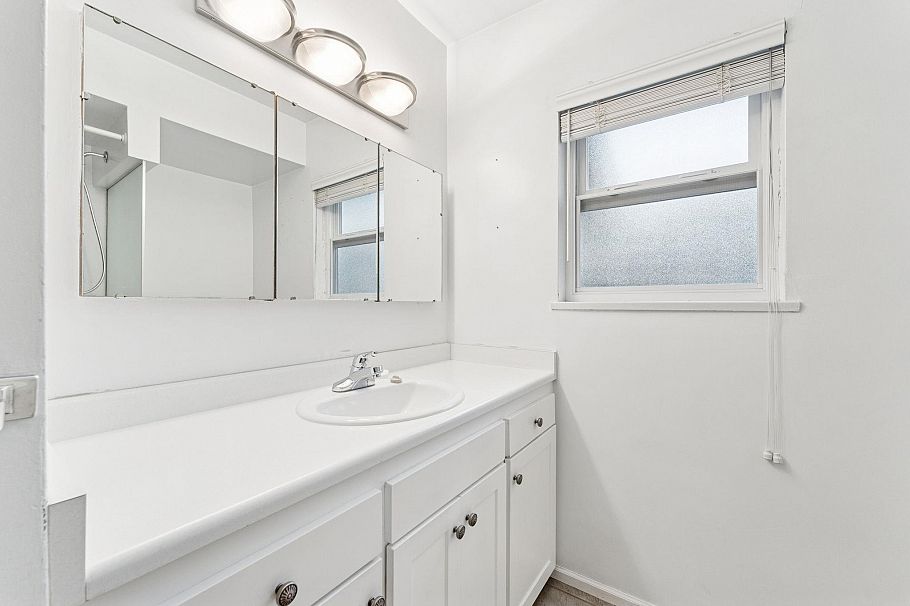 1521 E 64th Avenue Vancouver, BC - 18